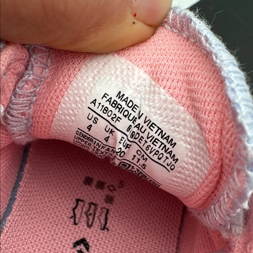 Converse Baby/ Kids Sneakers Lilac sz‎ 4